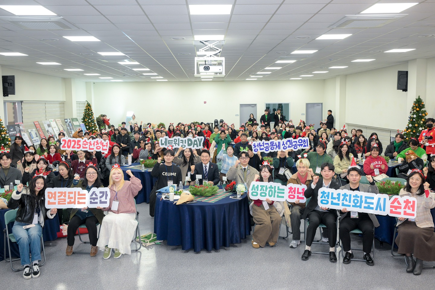 5 순천청년 네트워킹 데이 및 청년공동체 성과공유회 단체사진.jpg 이미지입니다.