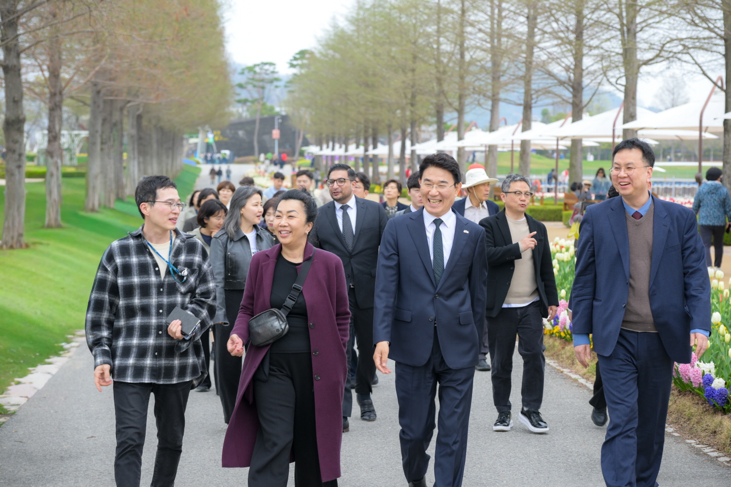 1 순천시, 셰리던 대학 총장단, 로커스, 순천대 관계자가 함께 국가정원을 탐방하고 있다.jpg 이미지입니다.